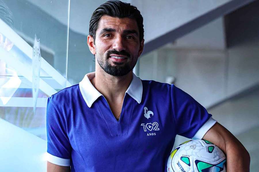 Ricardo Esgaio com a nova camisola Ricardo Esgaio com a nova camisola