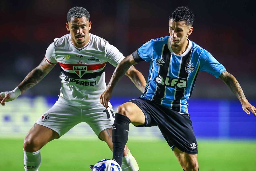 Grêmio e São Paulo duelam pelo Brasileirão em Porto Alegre