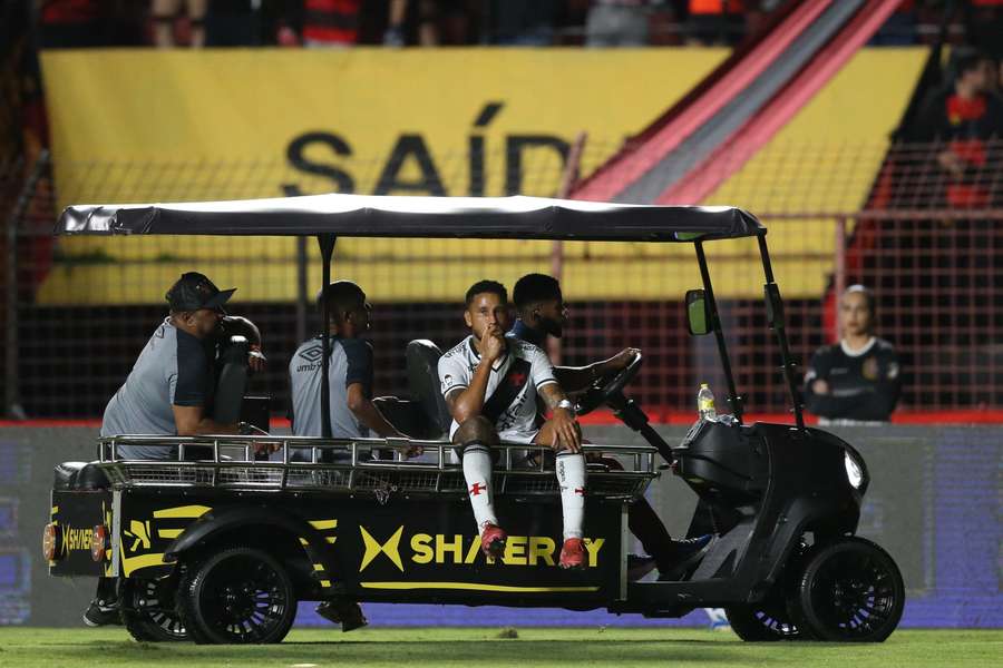 O volante se machucou ainda no 1º tempo na Ilha do Retiro