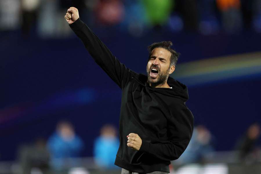 Cesc Fabregas réagissant à la victoire de son équipe cette semaine. Cesc Fabregas réagissant à la victoire de son équipe cette semaine.