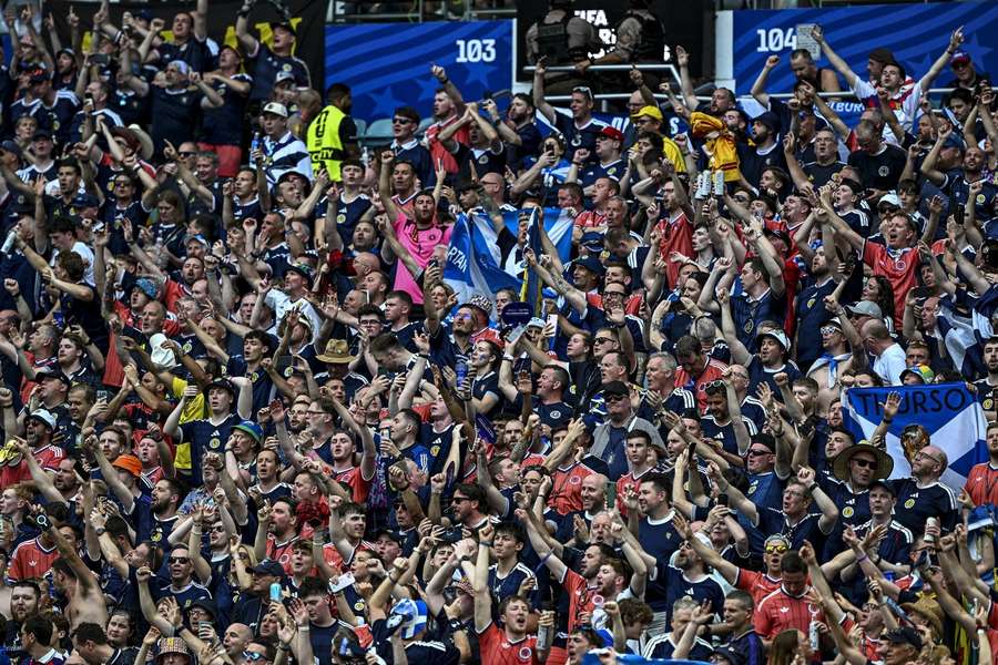 Aficionados disfrutan de un partido