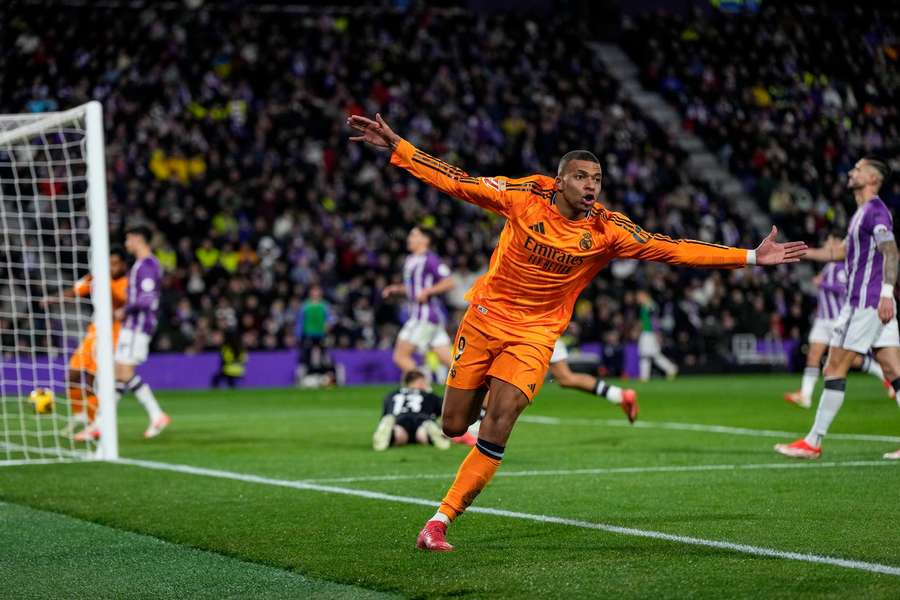 Mbappe celebrates Mbappe celebrates