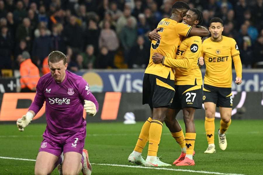 Wolves reagiram ao golo inaugural de Jack Harrison Wolves reagiram ao golo inaugural de Jack Harrison