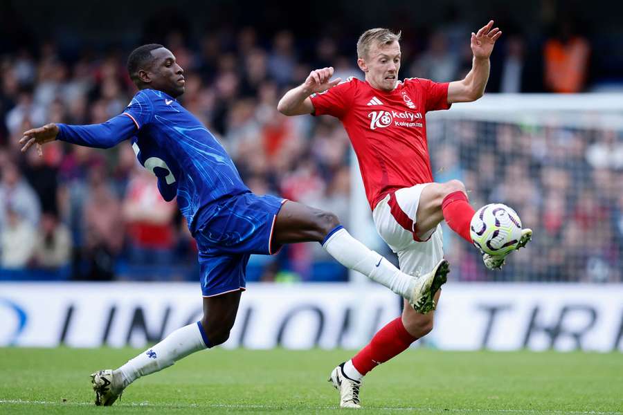 Jackson e Ward-Prowse lottano per il pallone