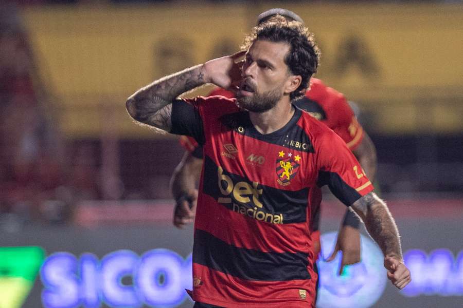Lucas Lima fez o primeiro gol da partida na Ilha do Retiro