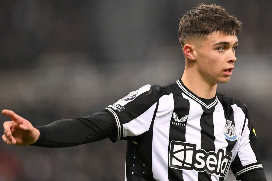 Lewis Miley, médio de 18 anos do Newcastle