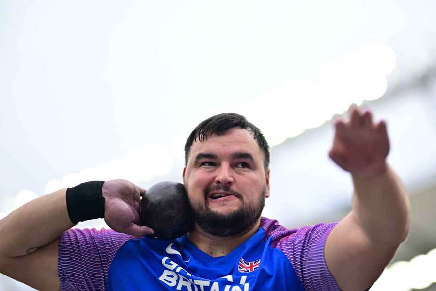 Scott Lincoln competes in the men's shot put qualifier