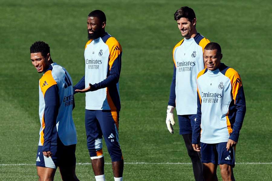 Courtois e Mbappé no treino do Real Madrid