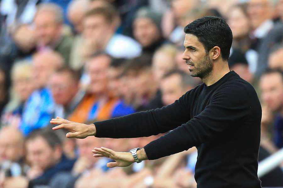 Arsenal's Spanish manager Mikel Arteta gestures from the touchline