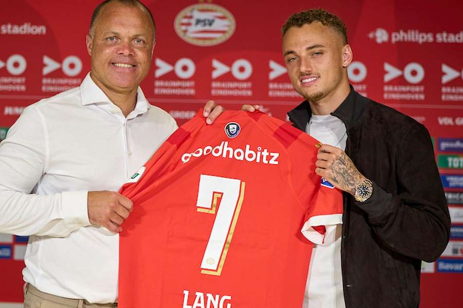 Noa Lang com o sete do PSV