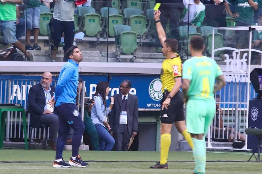 Abel Ferreira foi punido pela arbitragem na vitória do Palmeiras sobre o Cuiabá