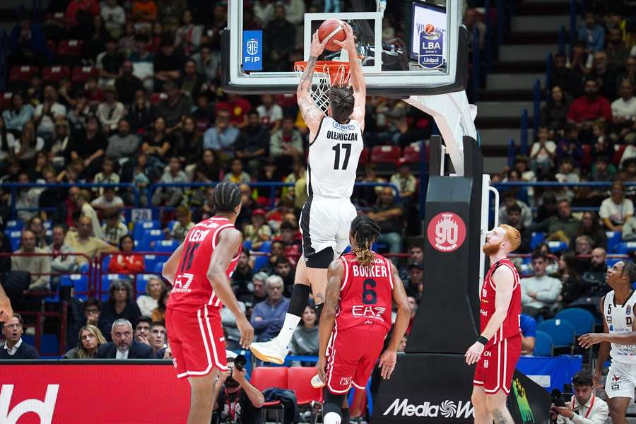 Olejniczak bliski double-double w wygranym meczu z Armani w Mediolanie