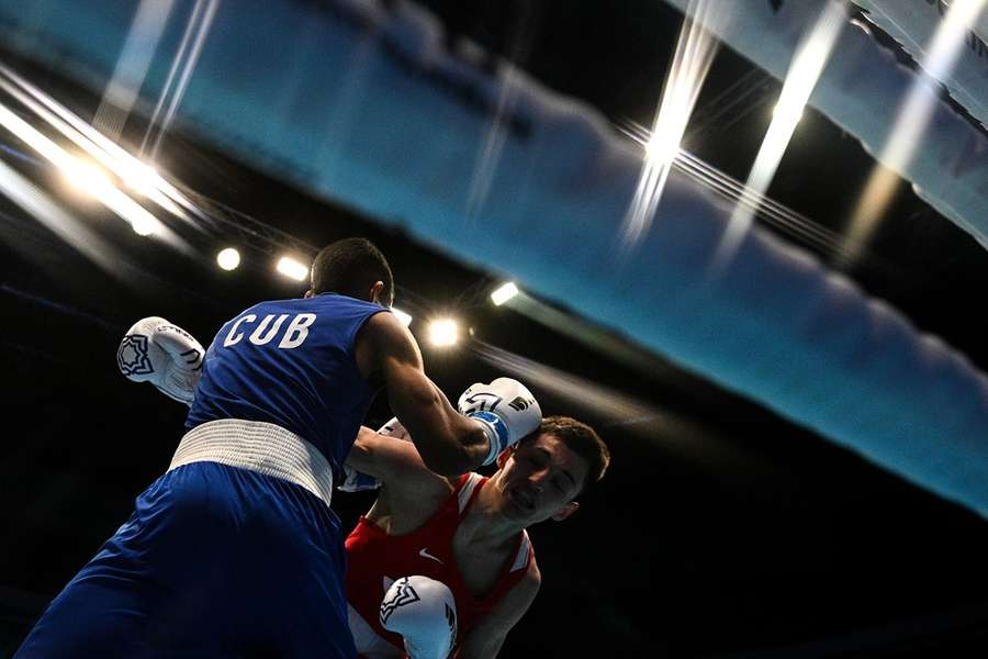 Boxe: campione del mondo cubano non torna all'Avana