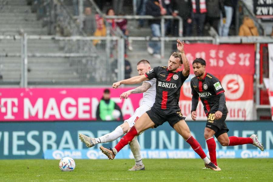 In einem umkämpften Spiel siegt Wehen Wiesbaden nach 0:2-Rückstand gegen den FSV Zwickau