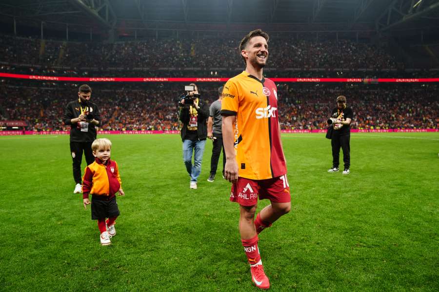 Dries Mertens despede-se do Galatasaray
