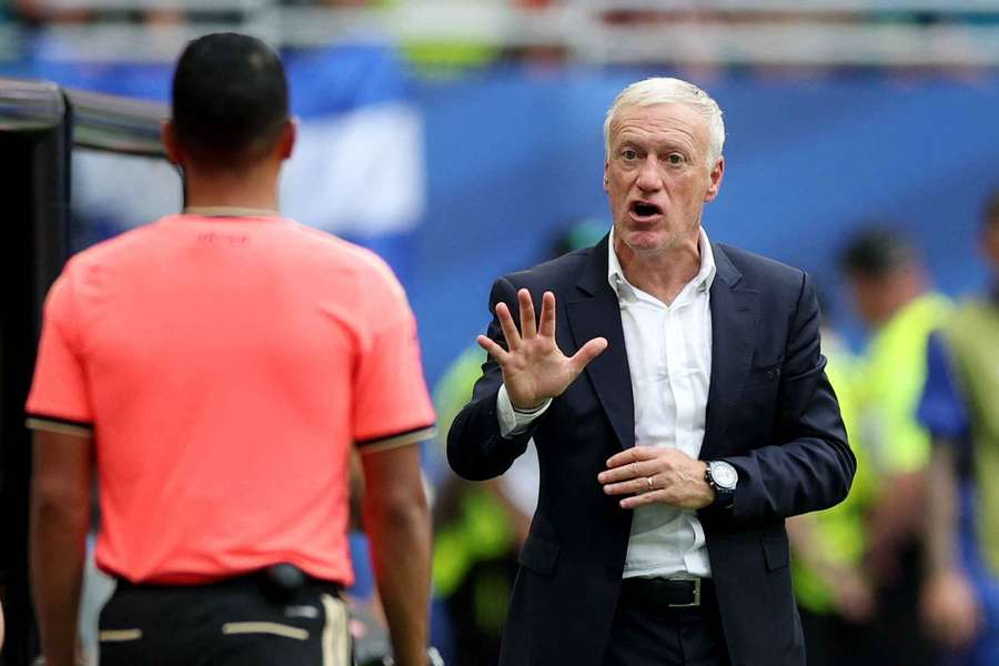 "Une première mi-temps imprésentable", regrette Deschamps pour sa dernière avec la France "Une première mi-temps imprésentable", regrette Deschamps pour sa dernière avec la France