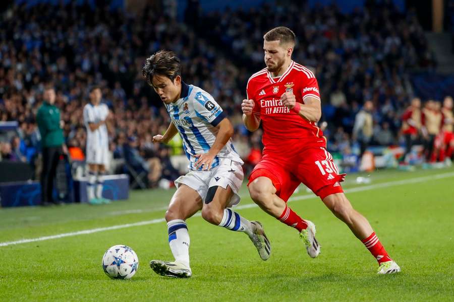 David Jurásek z Benfiky v zápase Ligy mistrů na hřišti Realu Sociedad.