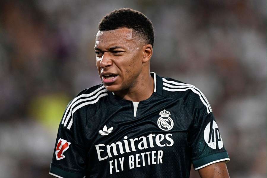 Justiça arquivou denúncia de Mbappé contra PSG