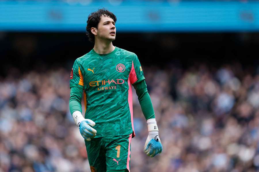 Chelsea and Liverpool lead race for Man City's wantaway 'keeper James Trafford Chelsea and Liverpool lead race for Man City's wantaway 'keeper James Trafford