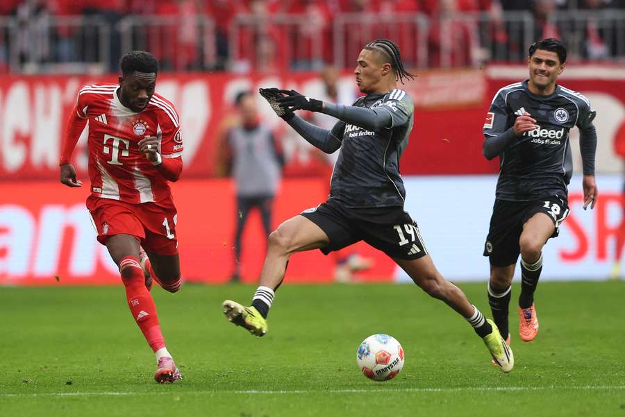 Man Utd revive plans for Bayern Munich wing-back Davies Man Utd revive plans for Bayern Munich wing-back Davies