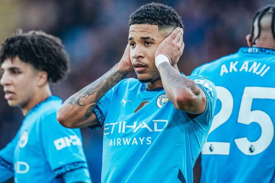 Přestupy ONLINE: PSG přivedlo Zabarného z Bournemouthu, Tottenham chce Savinha i Ezeho