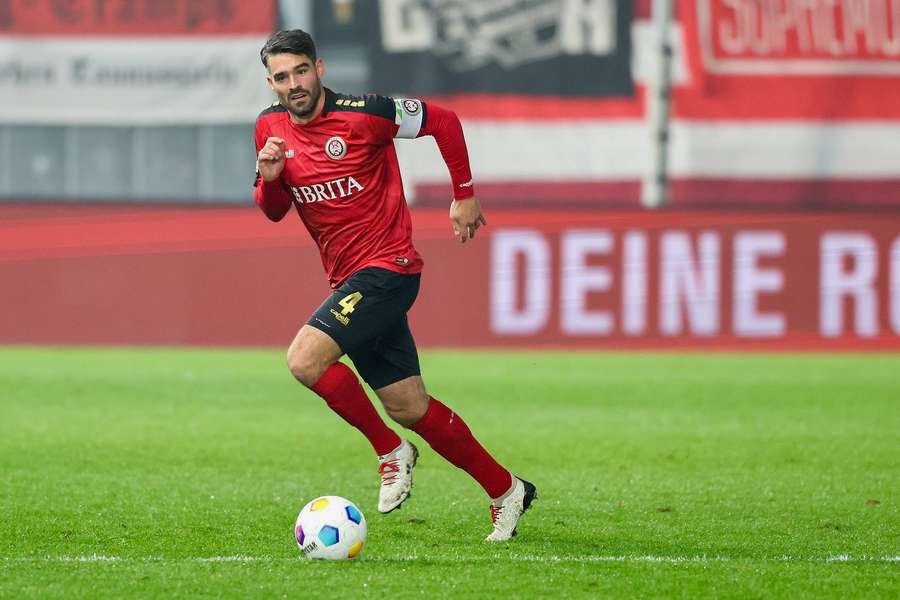 Wiesbadens Kapitän Mockenhaupt hat sein Vertrag verlängert.