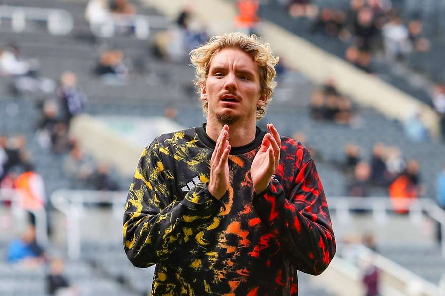 Newcastle star Gordon has compared Nick Woltemade to "quarterback" Harry Kane
