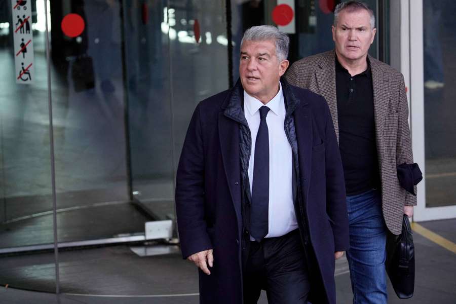 Laporta, saliendo de la Ciudad de la Justicia Laporta, saliendo de la Ciudad de la Justicia