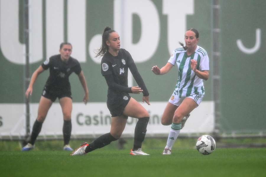 Jogo marcado pelo grande golo de Lara Martins