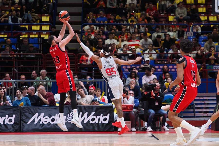 Mirotic lanza ante la presencia de Moneke