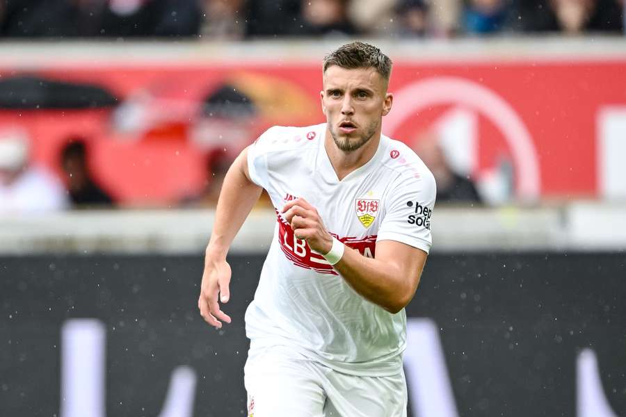 Ermedin Demirovic im Trikot mit dem Brustring