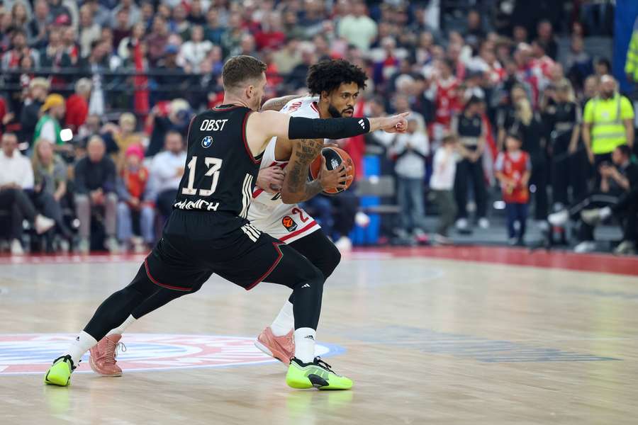 Andreas Obst (l.) und die Bayern müssen die nächste Niederlage in der EuroLeague hinnehmen Andreas Obst (l.) und die Bayern müssen die nächste Niederlage in der EuroLeague hinnehmen