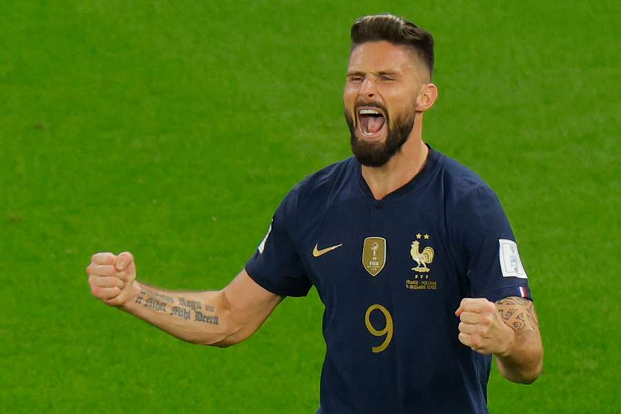 Olivier Giroud îl depăsește pe Thierry Henry la numărul de goluri