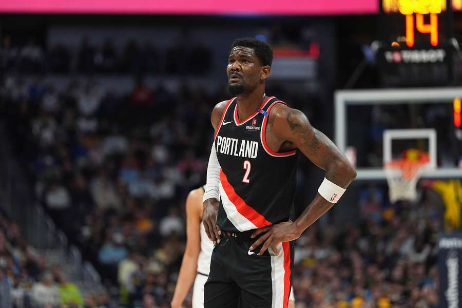 Deandre Ayton is set to become a Laker
