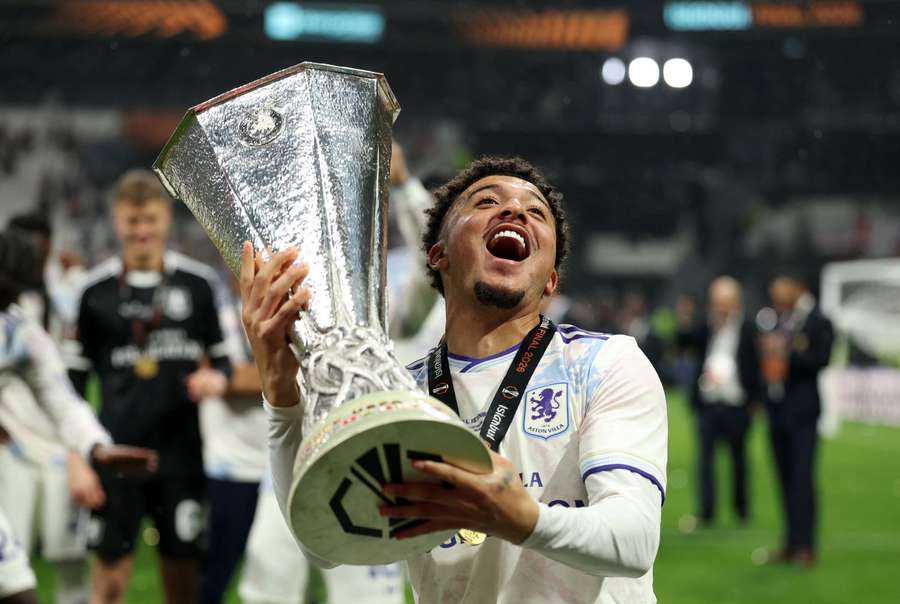 Sancho mit der EL-Trophäe Sancho mit der EL-Trophäe