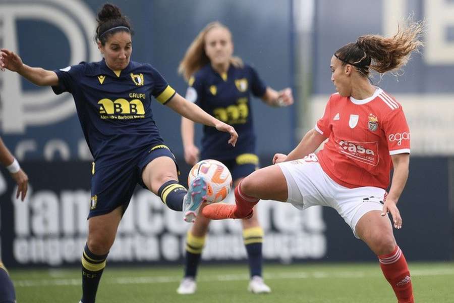 Regina Pereira em ação contra o Benfica