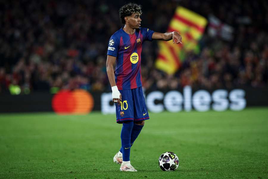 Lamine Yamal, camisa 10 do Barça, durante jogo contra o Newcastle, pela UEFA Champions League Lamine Yamal, camisa 10 do Barça, durante jogo contra o Newcastle, pela UEFA Champions League