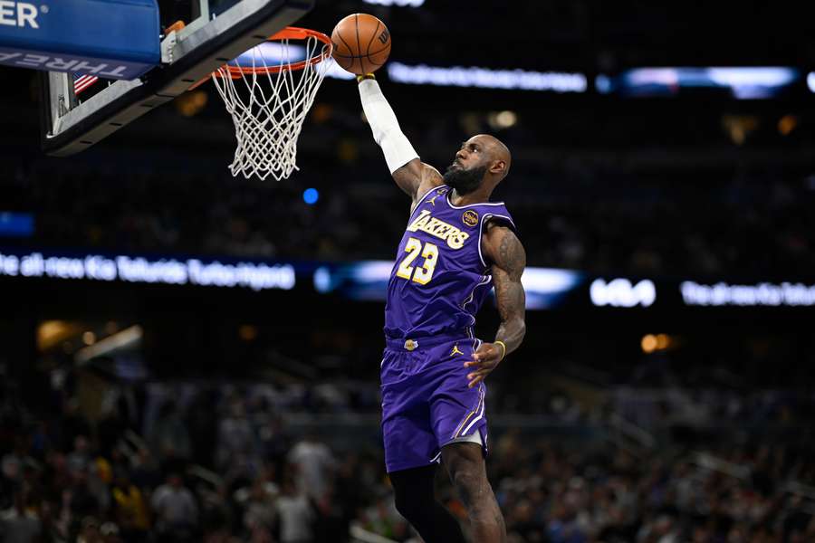 LeBron, protagonista en la NBA LeBron, protagonista en la NBA