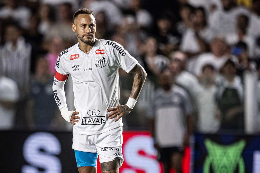 Neymar começou transição física para tentar jogar novamente Neymar começou transição física para tentar jogar novamente