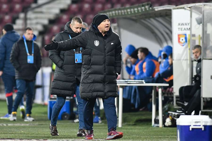 Dan Petrescu își pune cenușă în cap: "Nu trebuia să fac nicio schimbare în repriza a doua"