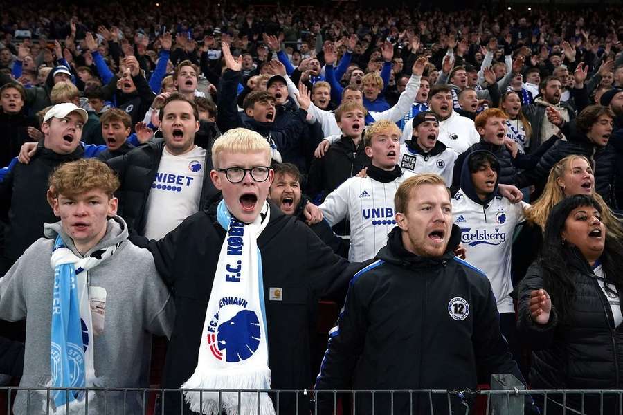 Frygt for sammenstyrtning af fantribune i Parken: FCK-tilhængere må ikke hoppe på samme tid