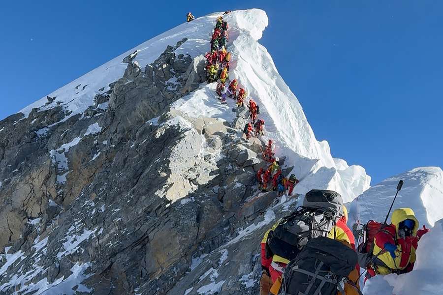Más de 1.000 montañistas coronaron el Everest en esta temporada, un récord