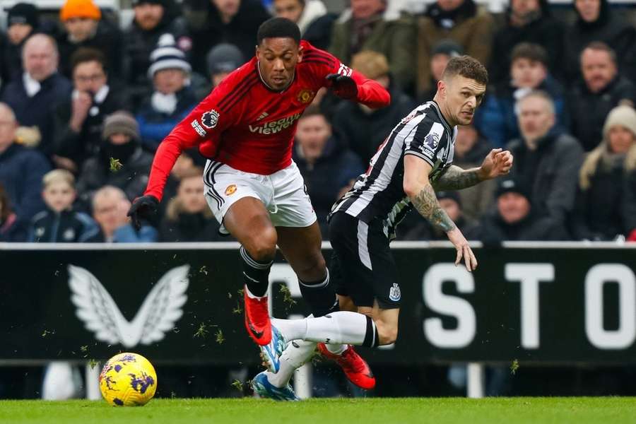 Martial makes his AEK Athens debut after 10 months away from the pitch