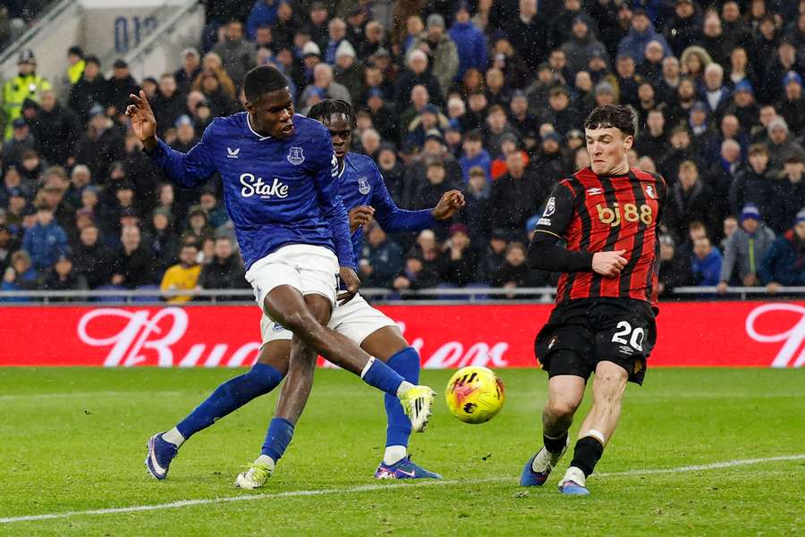 Ex-Everton fullback Ball pulls apart Barry game: Must do better!