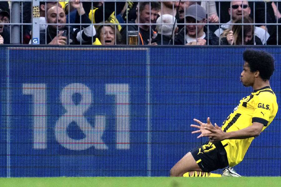 Karim Adeyemi fez 2 gols no Signal Iduna Park