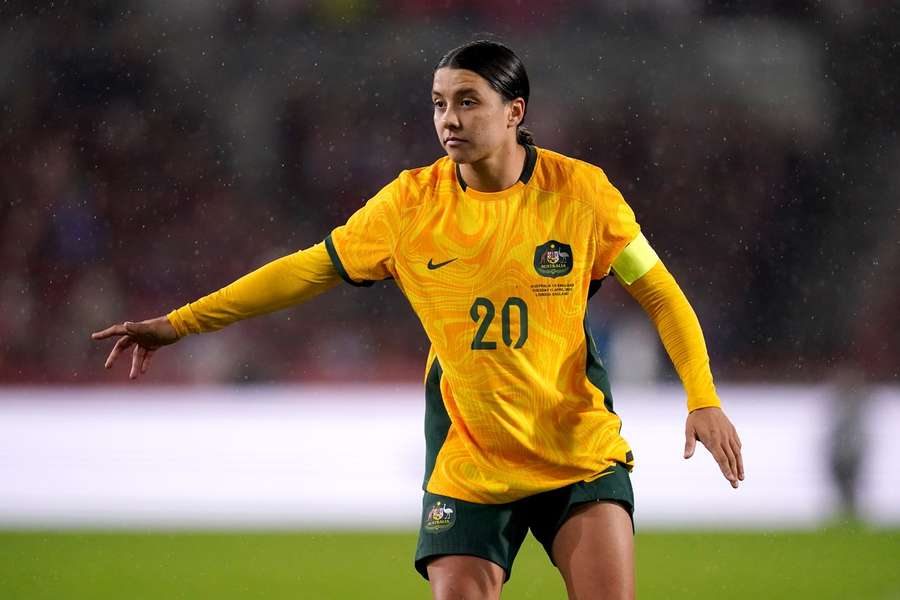 Sam Kerr é a jogadora feminina mais bem paga, mas continua a ganhar uma fração do que ganham os melhores jogadores masculinos.