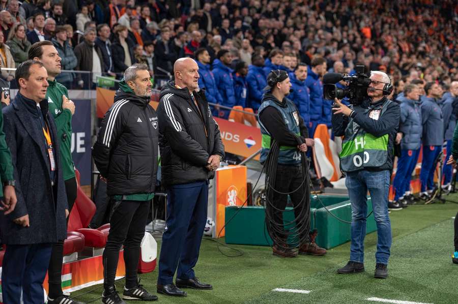 Cuerpo técnico de Hungría antes del partido contra Países Bajos