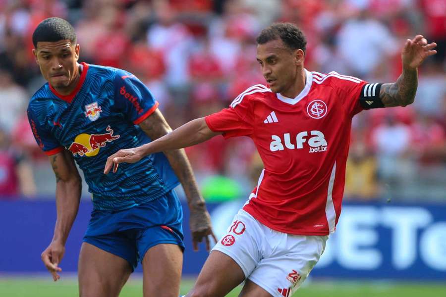 Paulistas e gaúchos se enfrentam na manhã deste domingo (31) Paulistas e gaúchos se enfrentam na manhã deste domingo (31)