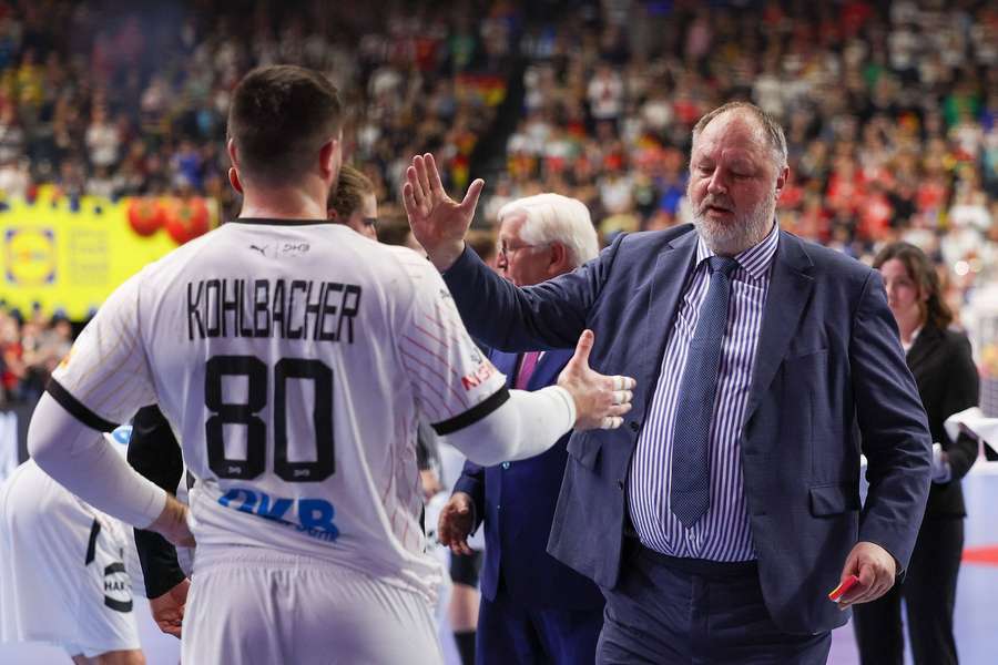 Jannik Kohlbacher (l.) und Verbandspräsident Andreas Michelmann (r.).