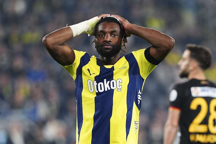 Fenerbahce fury after Saint-Maximin claims